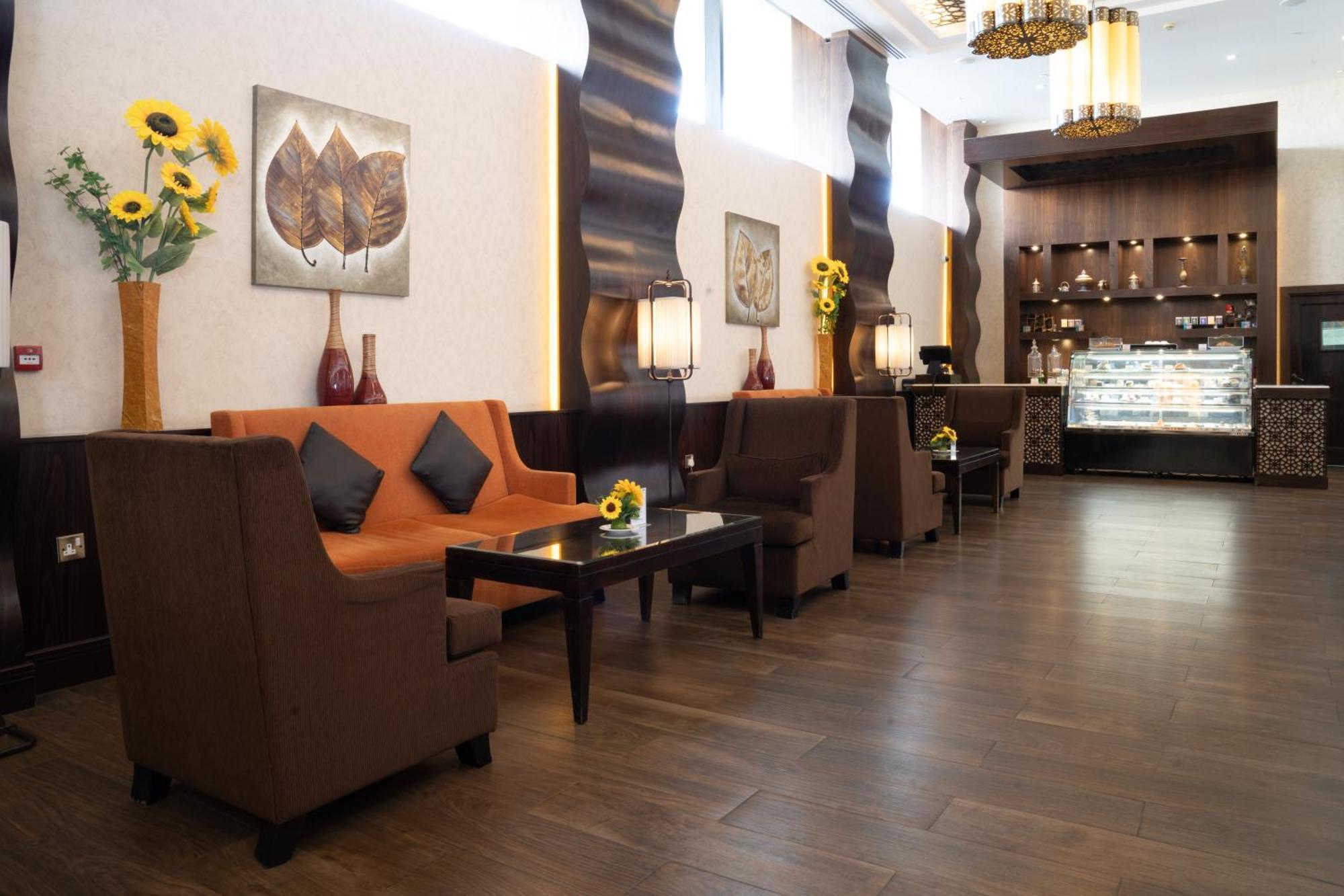 Danat Al Ain Resort Buitenkant foto The lobby of the hotel
