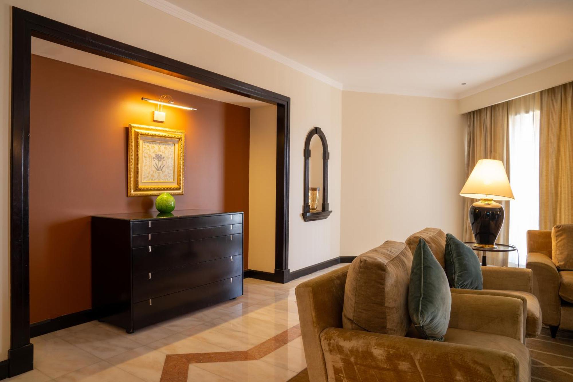 Danat Al Ain Resort Buitenkant foto A suite at the Taj Mahal Palace, Mumbai