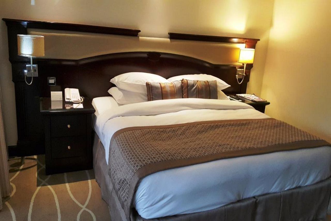Danat Al Ain Resort Buitenkant foto A room at the hotel