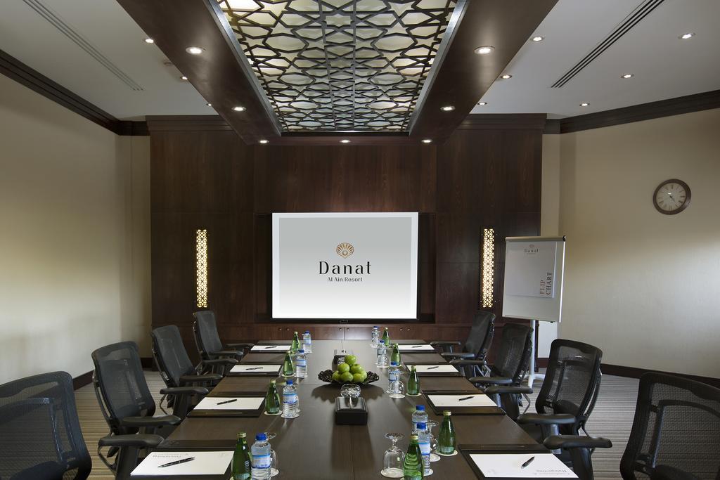 Danat Al Ain Resort Buitenkant foto Meeting room