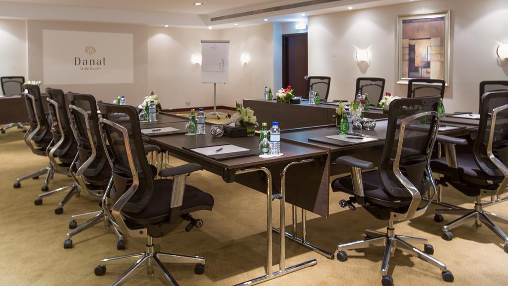 Danat Al Ain Resort Buitenkant foto Meeting room at the hotel